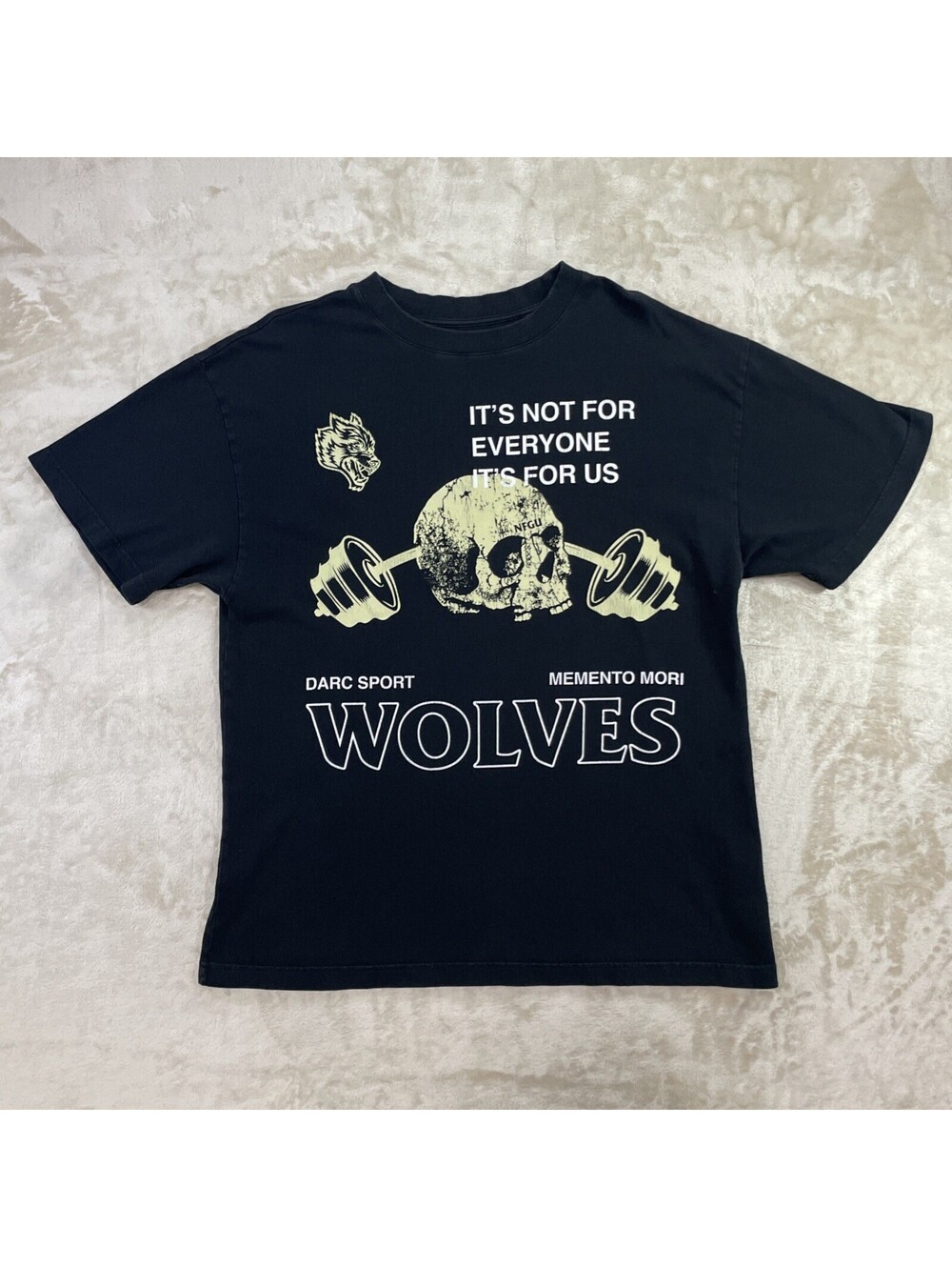 DARC SPORT Memento Mori WOLVES Skull Barbell Graphic Black Tee Mens Size Medium